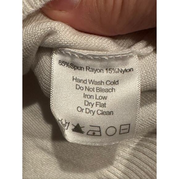 Nils designer quarter-zip sweater red & white zigzag pattern Large Women’s Top - Picture 5 of 7